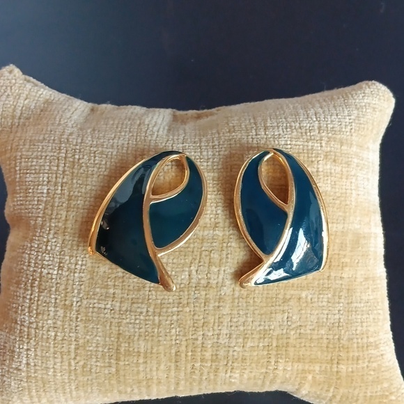 Monet Gold Tone Deep Green Enamel Post Earrings - Picture 1 of 7